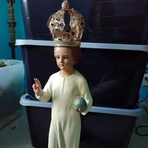 The infant of Prague statue
